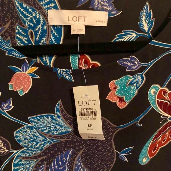 Ann Taylor NWT Butterfly Pleat Back Top Size Small - Picture 5 of 6